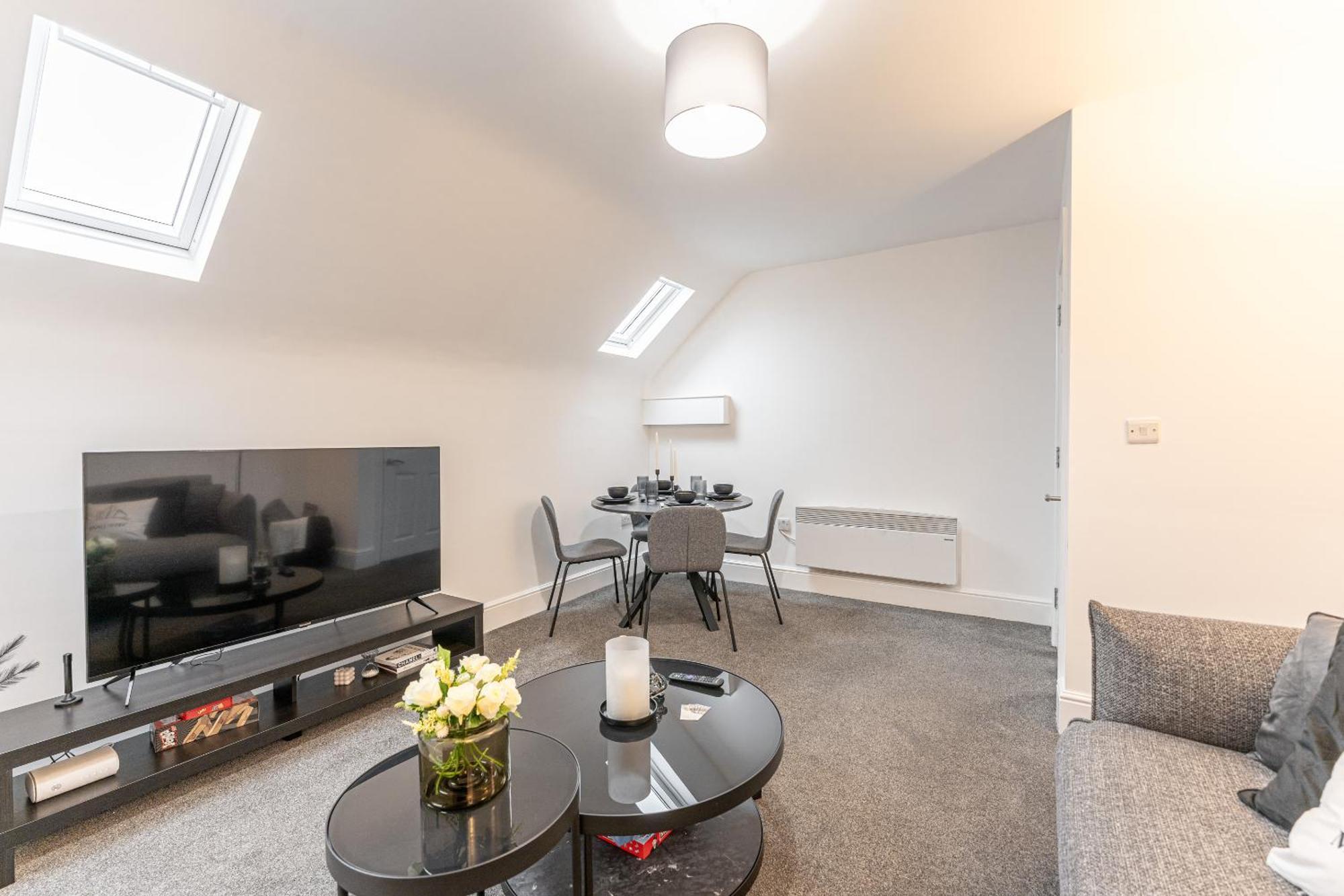 Modern 3 Bed - Centre