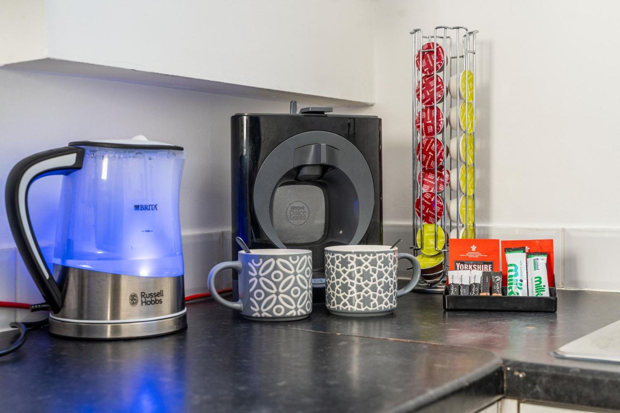 Modern 3 Bed - Centre Apartment *